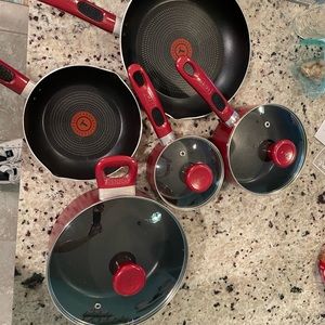 8 pc T-Fall pot & pan set.  Gently used a few times, no scratches or dents.